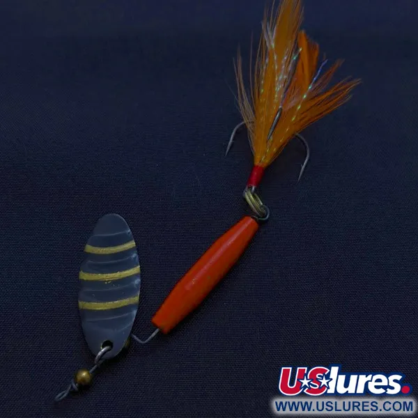 Vintage   Worth #301, 1/3oz red/black/gold spinning lure #24357